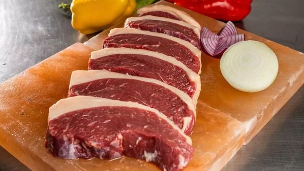 Corte de carne acumula alta de 2,82% em 2025; bebida aumenta 5,97%; consumo dos produtos virou assunto político após eleições de 2022