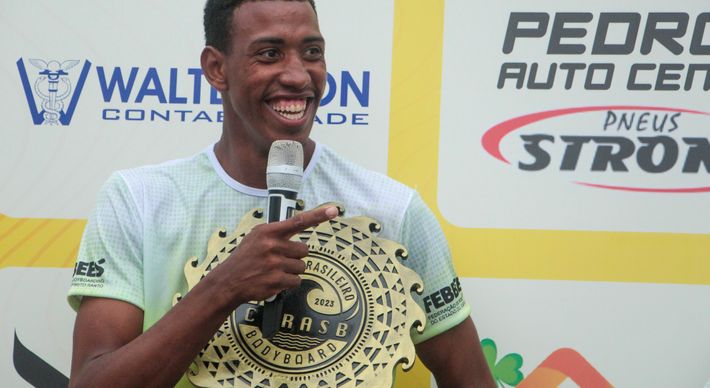 Luan Alves venceu três das cinco etapas da competição nacional e garantiu o título no mar capixaba