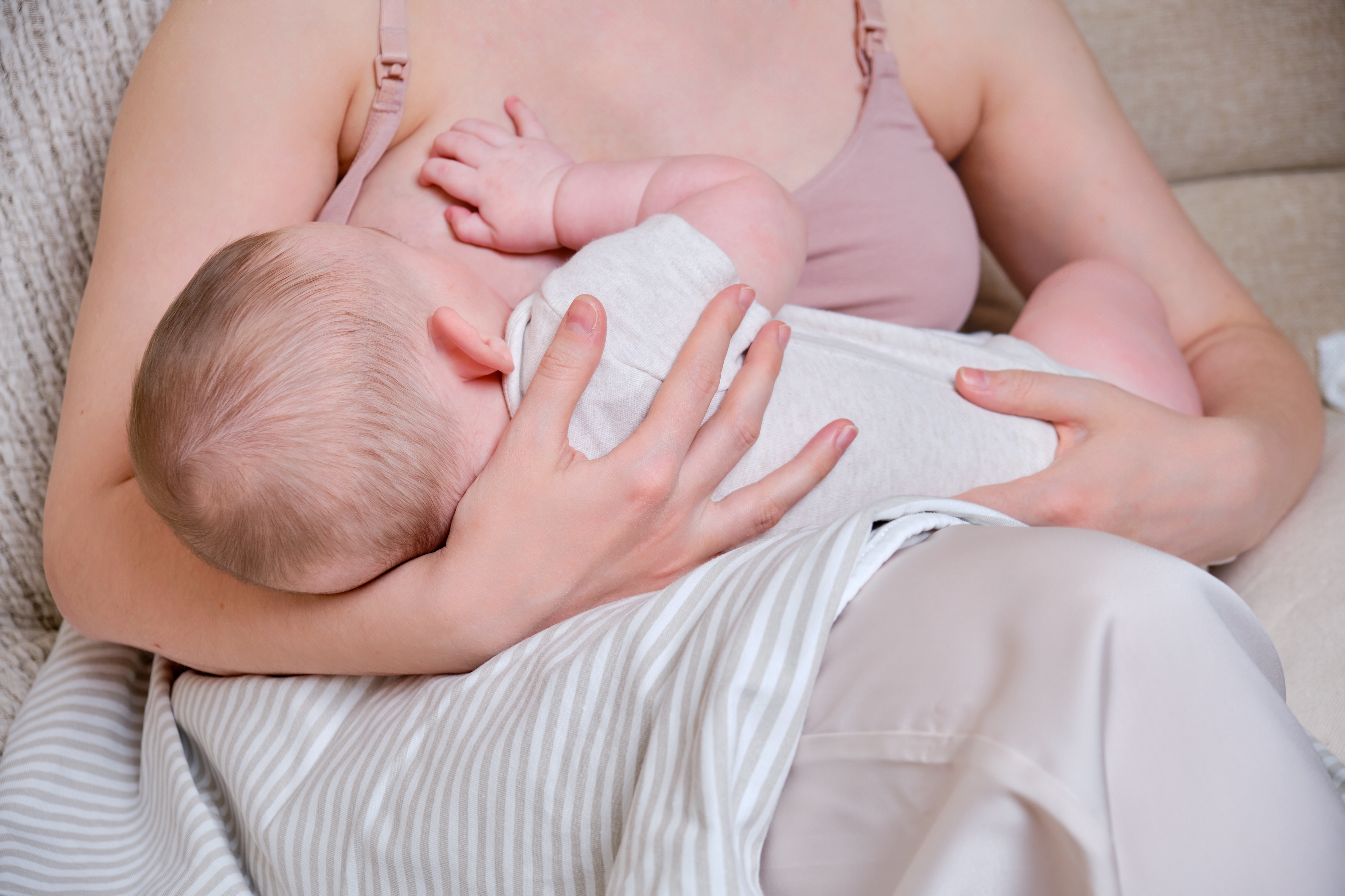 A Organização Mundial de Saúde recomenda que a amamentação siga de forma exclusiva até os seis meses do bebê, e de forma complementar pelo menos até os 2 anos