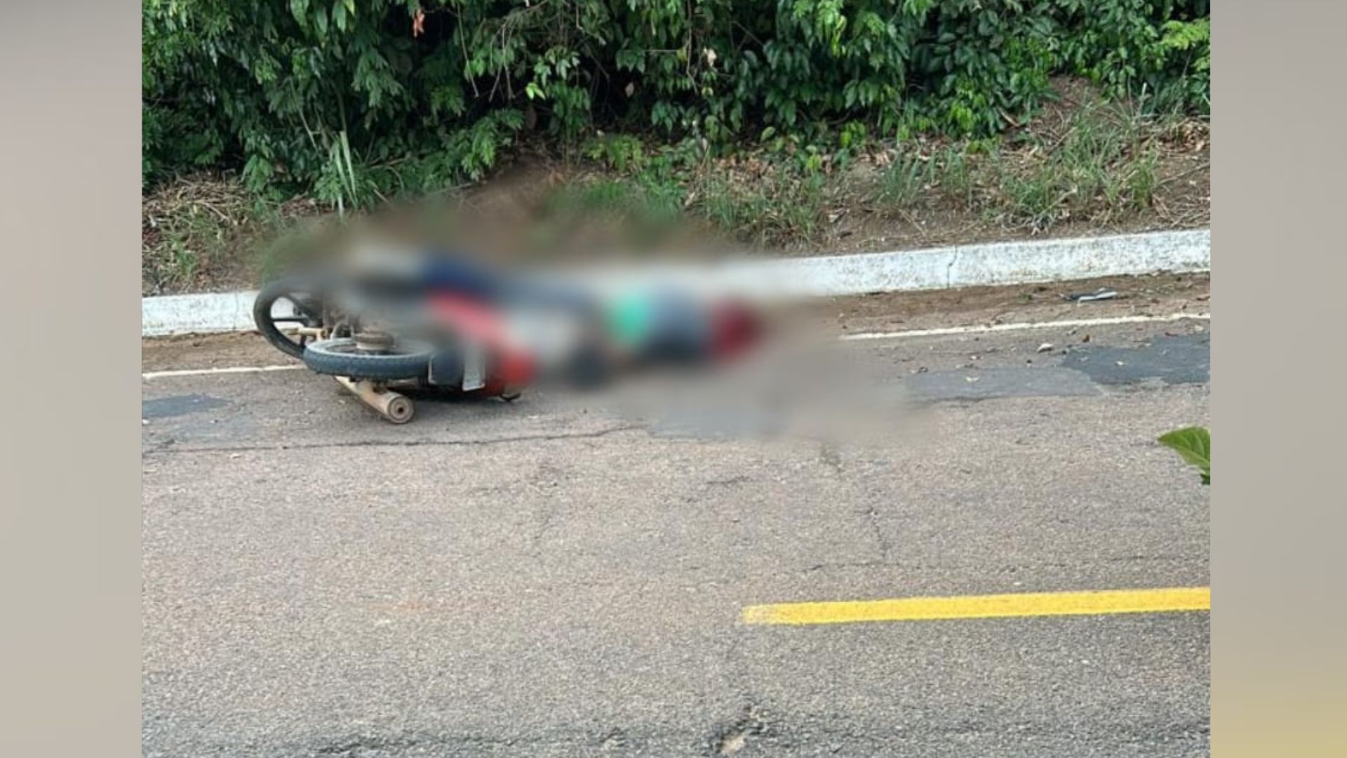 Segundo a Polícia Militar, ocorrência foi registrada como homicídio por arma de fogo; vítima foi identificada como Jovenilson dos Santos Scharles