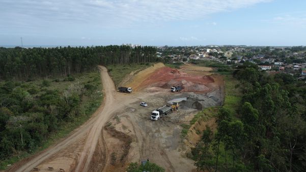 Obras de execução da Rodovia do Contorno de Jacaraípe