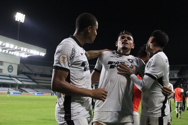 Botafogo parecia ter consolidado a campanha e agora vê título escapar entre os dedos