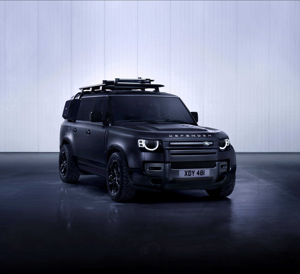  Novo Defender 130 Outbound é o companheiro perfeito para aventuras extremas, com cinco lugares e um motor diesel D300 Ingenium de 300cv