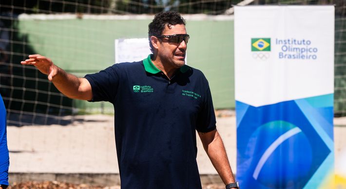 Atual treinador da seleção dos Estados Unidos e campeão mundial em 1999 está participando de um curso realizado pelo Instituto Olímpico Brasileiro (IOB), área de educação do COB