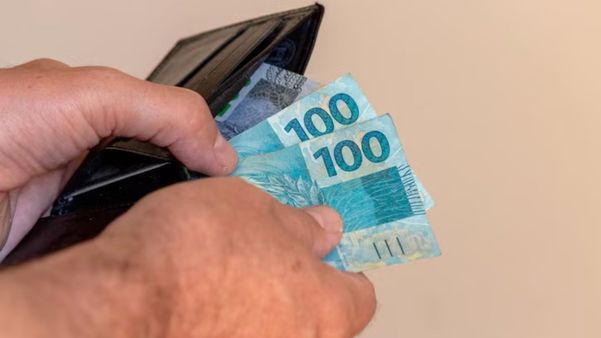 O pagamento do 13° salário é um direto garantido ao trabalhador pela lei 4.090/62.