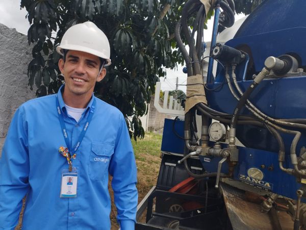Herildo Nepomoceno, encarregado de campo da Ambiental Serra, destaca que é imprescindível fazer o descarte correto da gordura para não afetar o meio ambiente