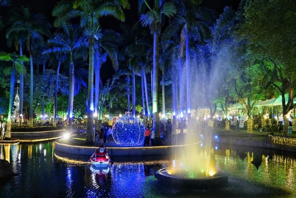 Luzes de Natal do Parque Moscoso foram acesas nesta segunda (4) por Vitor Jubini