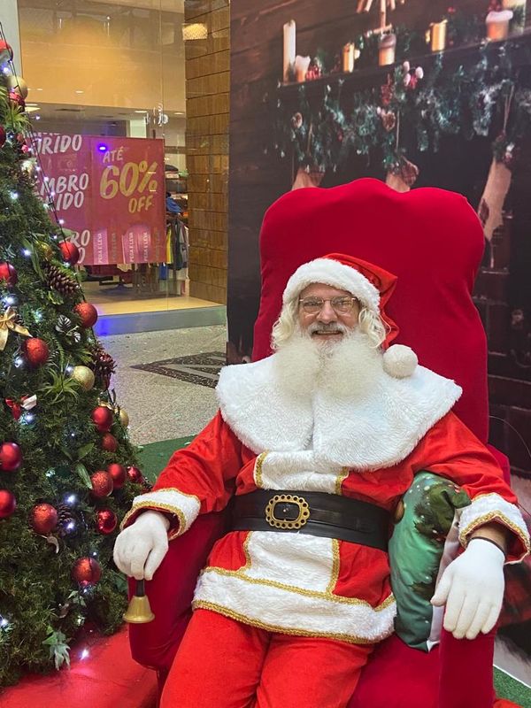 Maximiano Alves do Espírito Santo, possui uma rotina tranquila fora do período natalino