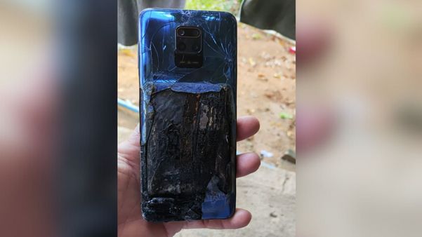 Celular derrete após bateria pegar fogo
