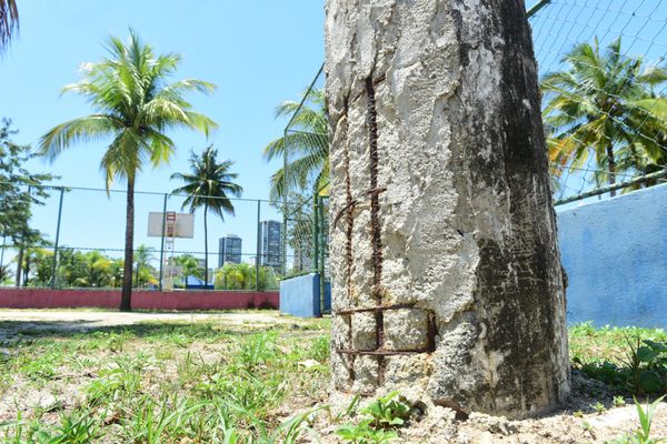 Preocupação: postes na Guarderia apresentam rachaduras em Vitória