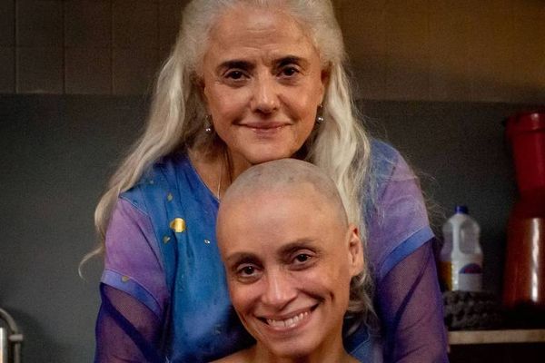 Marieta Severo e Suzana Pires nos bastidores do filme 'Câncer com Ascendente em Virgem', de Rosane Svartman