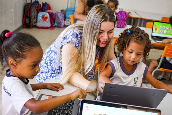 Além da inauguração de novas unidades, as escolas da Serra estão recebendo melhorias em suas instalações