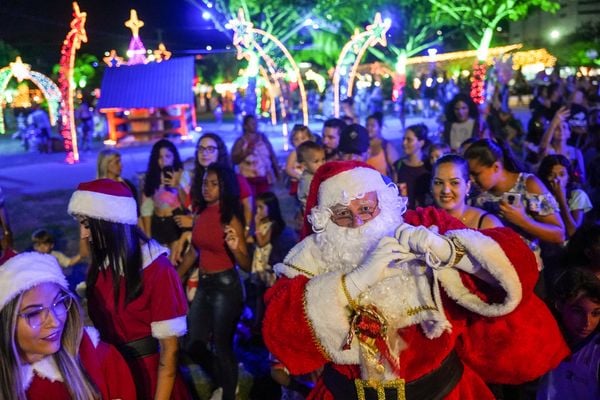 Decoração de natal na Praça do Papa, em Vitória por Vitor Jubini