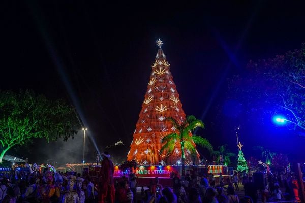 Decoração de natal na Praça do Papa, em Vitória por Vitor Jubini