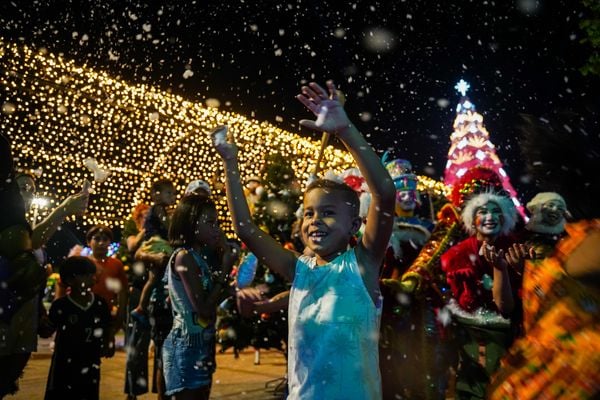 Decoração de natal na Praça do Papa, em Vitória por Vitor Jubini