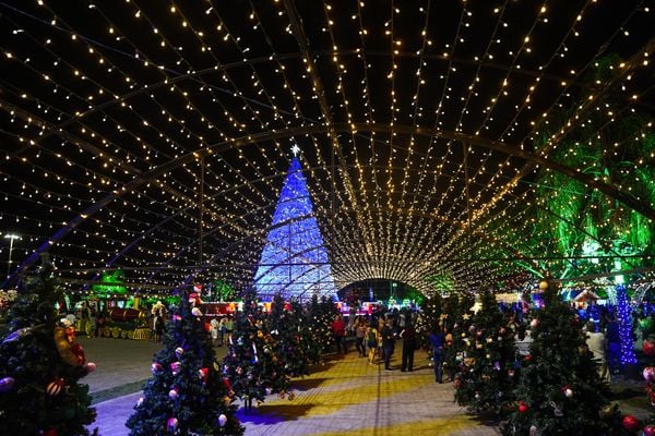 Decoração de natal na Praça do Papa, em Vitória