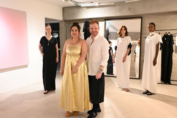 O estilista Glauro Simões lançou a coleção de kaftans em seda pura 'New York meets Bossa Nova'. nesta quarta-feira (06), na Via Thorey