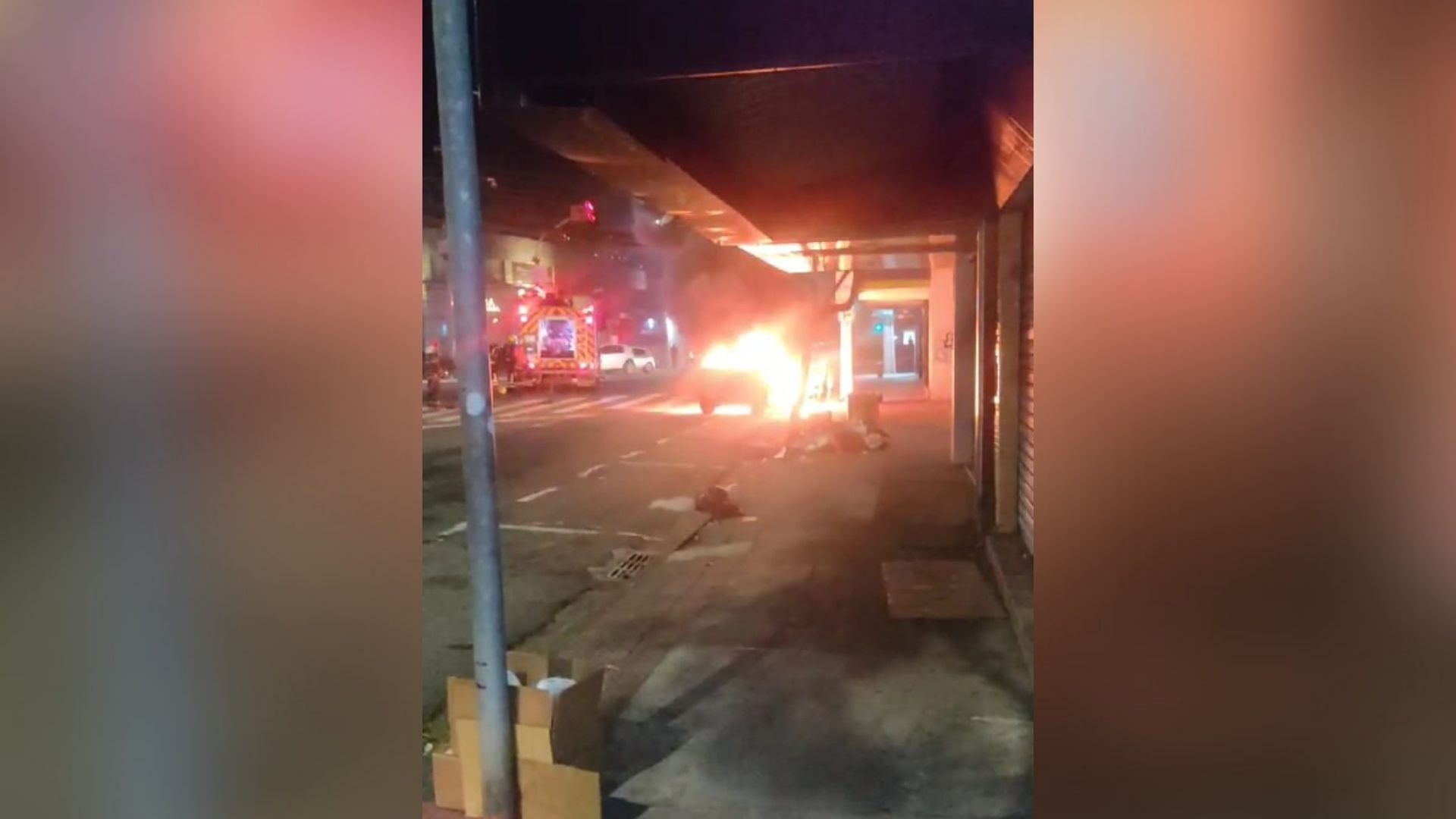 Segundo a Guarda Municipal, as chamas já foram extintas e não houve feridos; caso ocorreu na noite desta quinta-feira (7), na Avenida Jones dos Santos