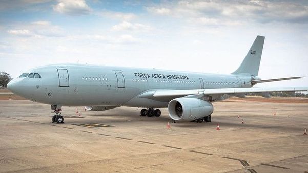 Avião da FAB decolou na manhã deste sábado (9) para buscar segundo grupo de brasileiros no Egito