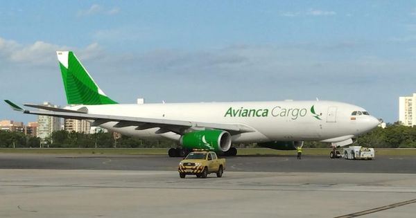 O A330-200F da Avianca apresentou uma falha hidráulica que impediu o avião de conseguir manobrar na pista após pousar, além do não acionamento do reversor de um dos motores