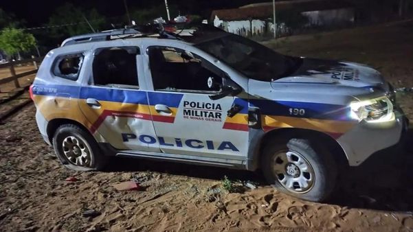 Estado em que ficou a viatura da PM após o confronto