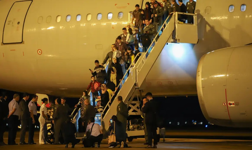 Da lista de 102 pessoas enviada pelo Brasil às autoridades israelenses, 24 não tiveram autorização para cruzar a fronteira, incluindo sete plaestino-brasileiros