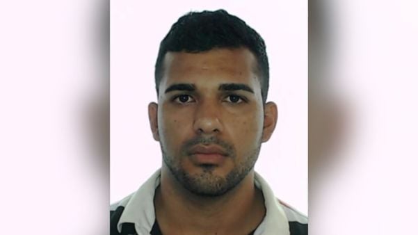 Bryan Lyrio Deolindo  Tem 32 anos de idade e consta no histórico criminal, segundo a Sesp, crimes relacionados a tráfico de drogas, associação para o tráfico, porte ilegal de arma de fogo e homicídio