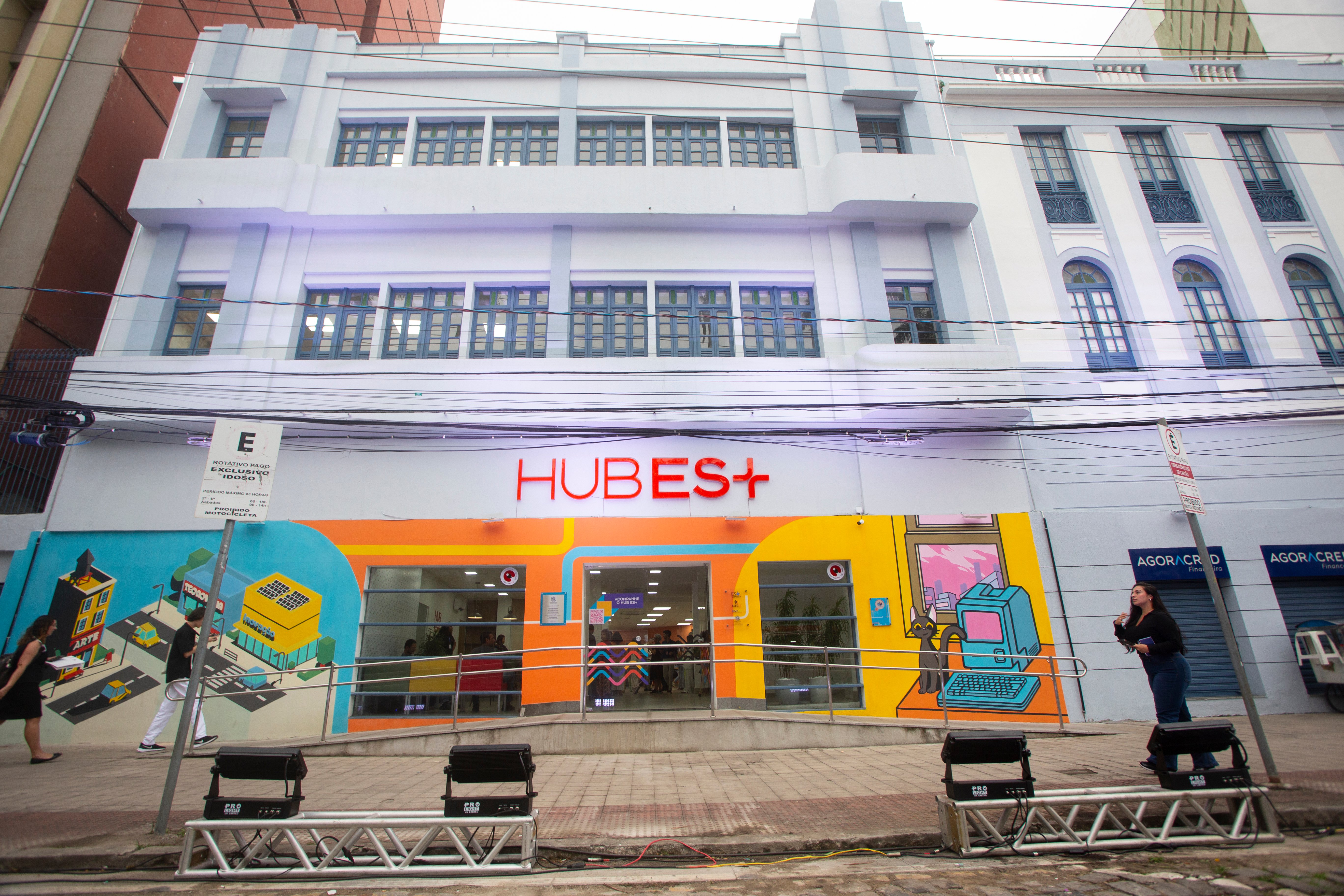 Localizado em Vitória, o Hub ES+ é um espaço aberto às ideias criativas, sendo o primeiro hub público do Espírito Santo