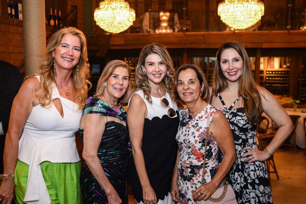 Marcella Surlo, Gracinha Neves, Iracema Neves, Marlene Serafim e Andreia Souza