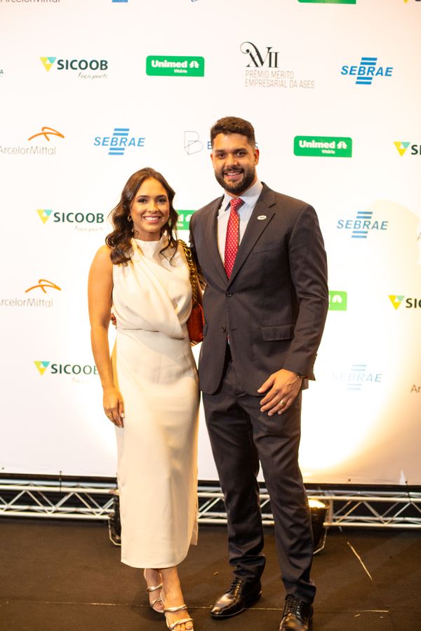 O empresário Wander Miranda ao lado de sua esposa Ruanne Guimarães durante cerimônia de posse da nova diretoria da Ases
