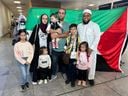 Ahmed com a mulher e os filhos, que chegaram no Aeroporto de Vitória após serem resgatados em Gaza(Carlos Alberto Silva)