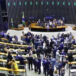 Com emendas parlamentares, a fila do pires em Brasília mudou de lugar