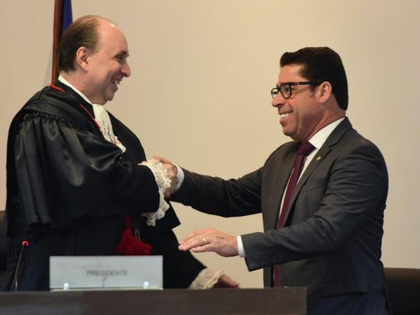 Novo presidente do Tribunal de Justiça do Espírito Santo (TJES), Samuel Meira Brasil Junior, com o presidente da Assembleia Legislativa, Marcelo Santos por Carlos Alberto Silva