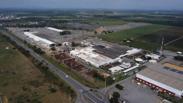 Os fabricantes de estruturas metálicas, como torres de energia, também estão passando aperto. São mais de 50 mil trabalhadores no país e mais de mil no Estado