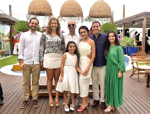 Gabriel Holtz, Júlia Chieppe, Maria, Maria Luiza e Kaumer, Aylmer Chieppe Neto e Samantha Rocha Dutra Chieppe. por Acervo pessoal