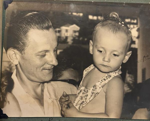 Com o pai, Miguel Dalcolmo por Acervo pessoal