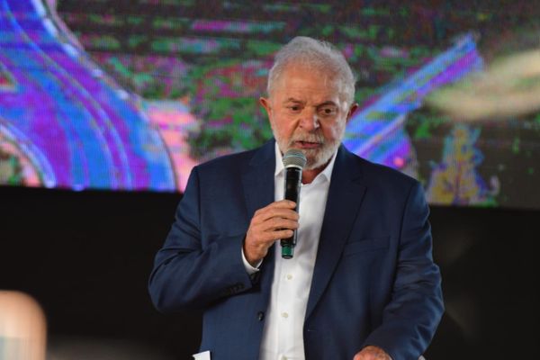Presidente Lula durante inauguração do Contorno do Mestre Álvaro, com a presença de outras autoridades capixabas, como o governador Renato Casagrande