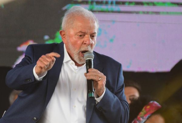 Presidente Lula durante inauguração do Contorno do Mestre Álvaro, com a presença de outras autoridades capixabas, como o governador Renato Casagrande