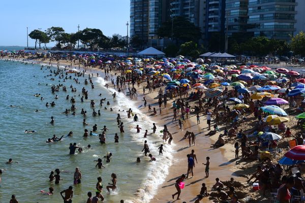 Sábado de sol e praias lotadas