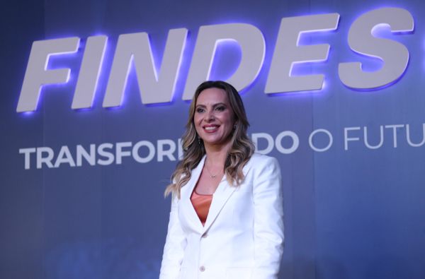 Cris Samorini assinou a ficha de filiação nesta quinta-feira (4) e poderá ser candidata a vice-prefeita em Vitória