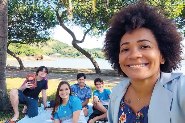 Estudantes da Monteiro aprenderam a usar o ChatGPT para tarefas da escola