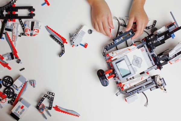 Kit de robótica escolar chega a Montanha para atividades com as crianças