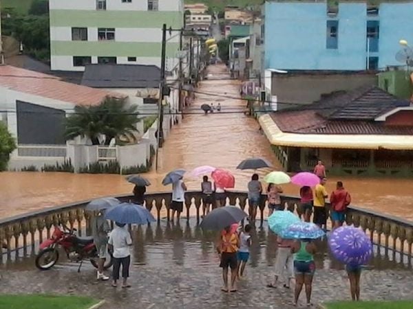 Chuva 2013 - Itaguaçu -  Enchente em Itaguaçu 