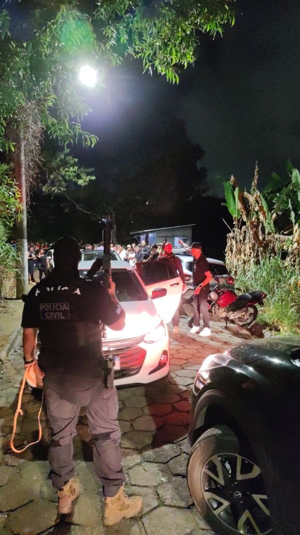 Polícia prende dupla que tentava entrar com drogas em casa de shows da Praia do Canto