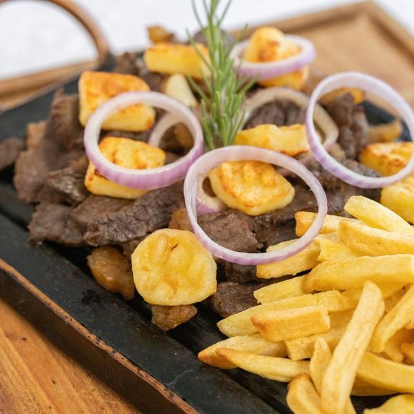Carne de sol com queijo coalho e fritas do Na Brasa (R$ 49,90)  por Aderes/Divulgação