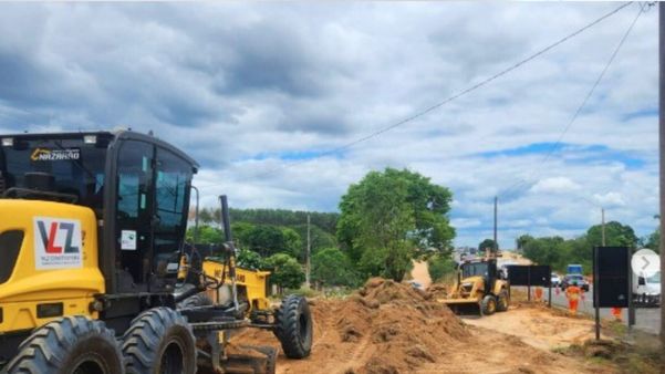 Equipes também atuam na construção das vias marginais em Sooretama, entre o km 125 e 127. 