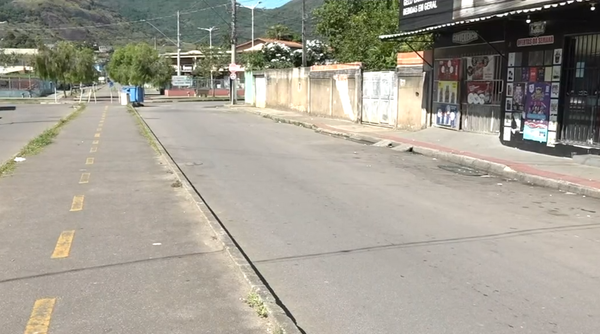 Ataque a tiros em frente à distribuidora deixou um adolescente morto na Serra