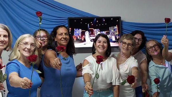 22 amigas de Jaguaré, no Norte do ES, se reúnem todos os anos desde 2010 para se divertirem durante o show do Rei