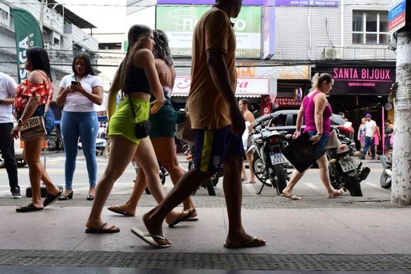 Comércio se movimenta para o Natal na Av. Expedito Garcia, Campo Grande, Cariacica