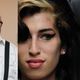 Pai de Amy Winehouse processa amigas da filha